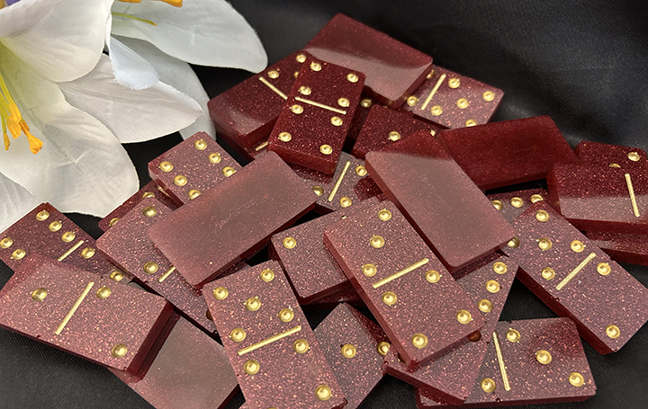 Resin domino set